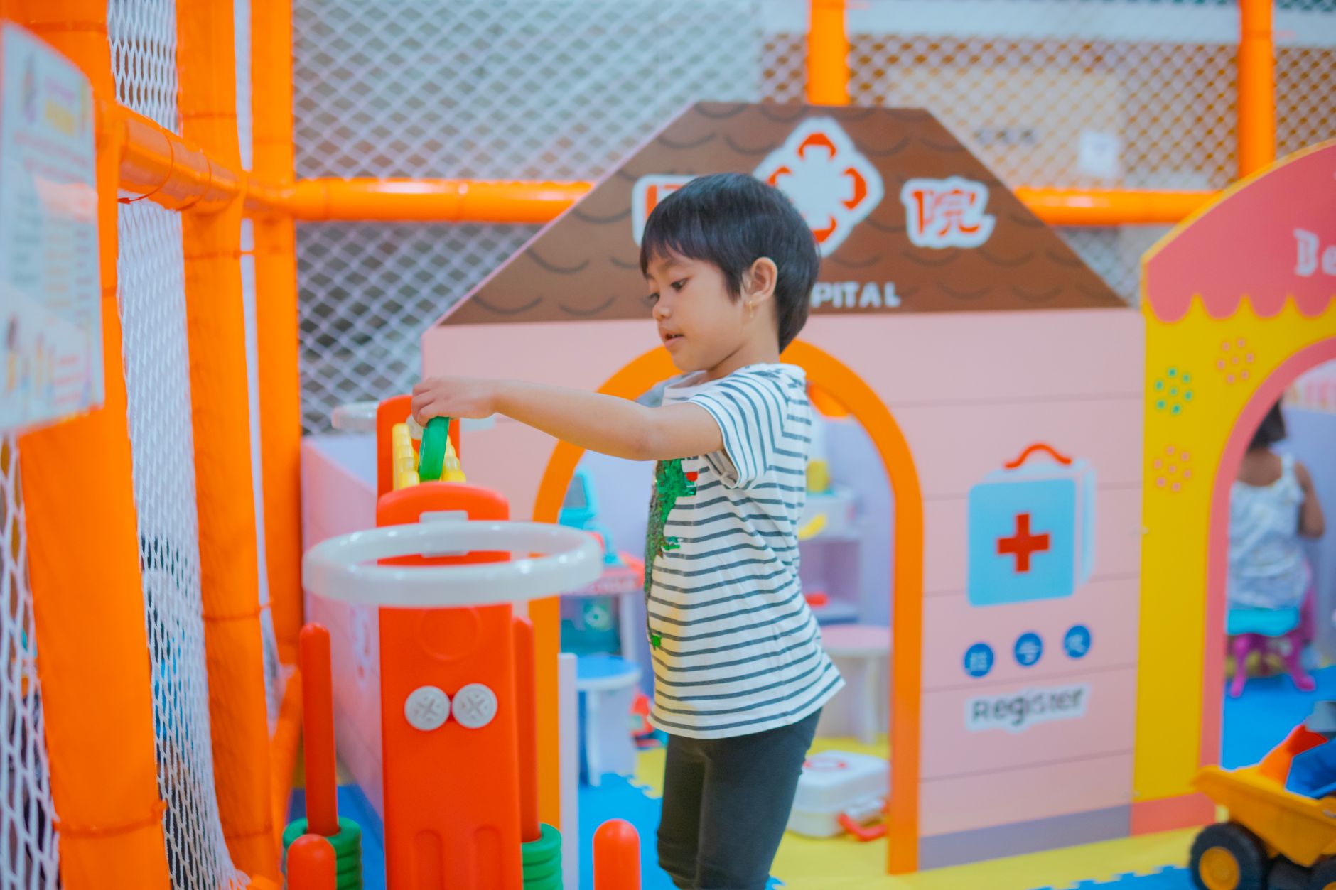 child occupational therapy play early intervention pediatric — stock photo