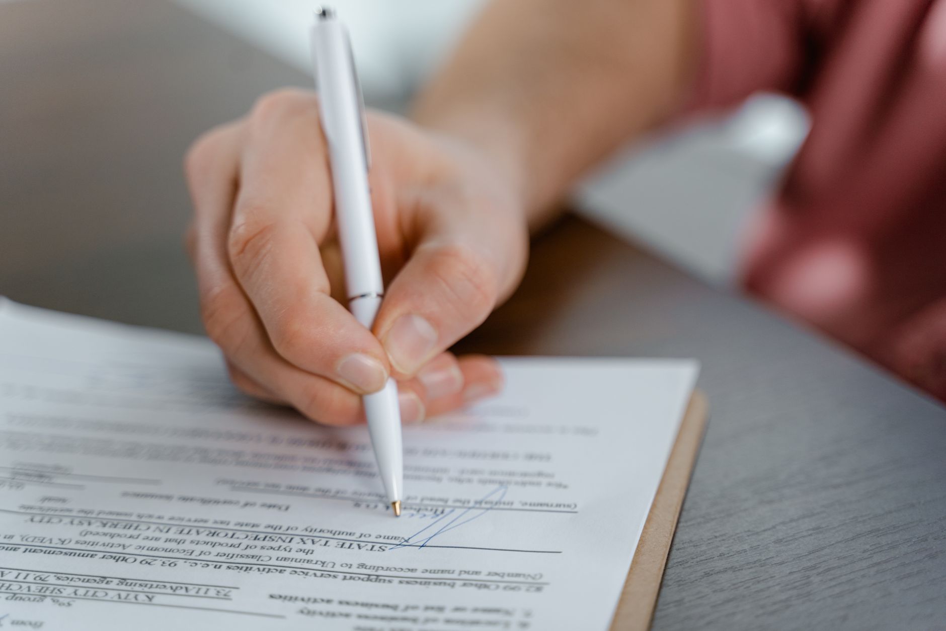 signing contract pen hand document agreement signature — stock photo