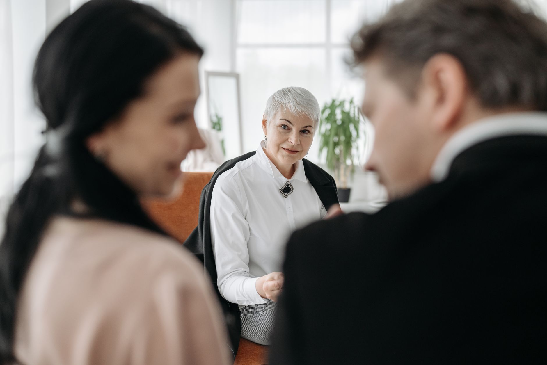 professional advice consultation friendly meeting giving guidance — stock photo